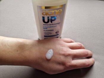 AcneUp Cleanser čistící emulze - konzistence